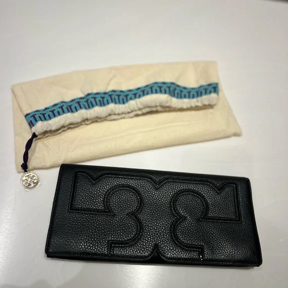 TORY BURCH CLUTCH - Picture 2 of 5